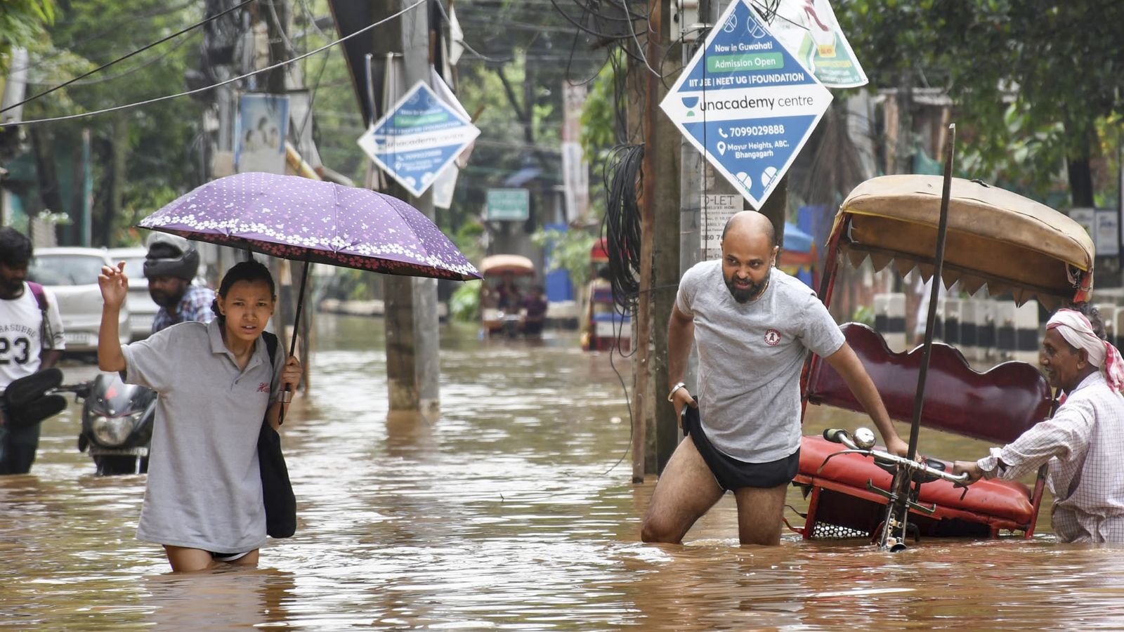 असम में बाढ़ से मची भारी तबाही,