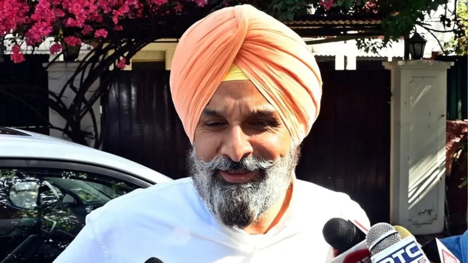बिक्रम मजीठिया के ठिकानों पर विजिलेंस की रेड,