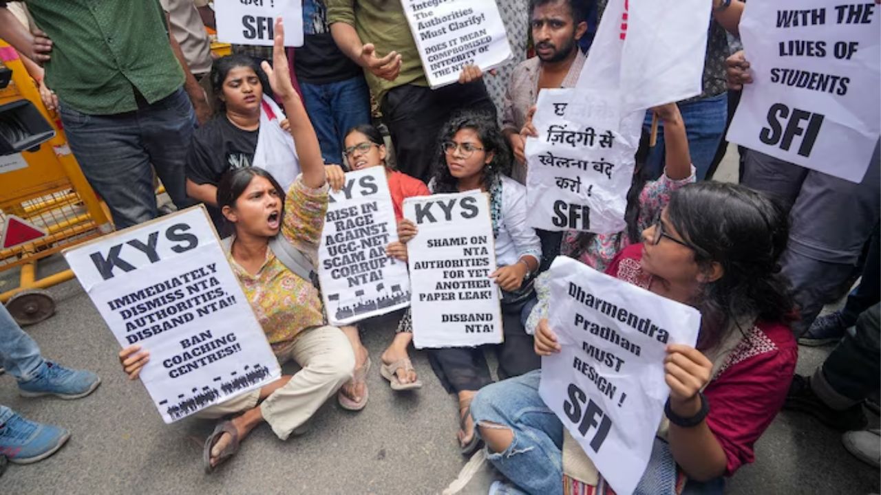 NEET Paper Leak: CBI ने पटना एम्स के 3 डॉक्टरों को हिरासत में लिया