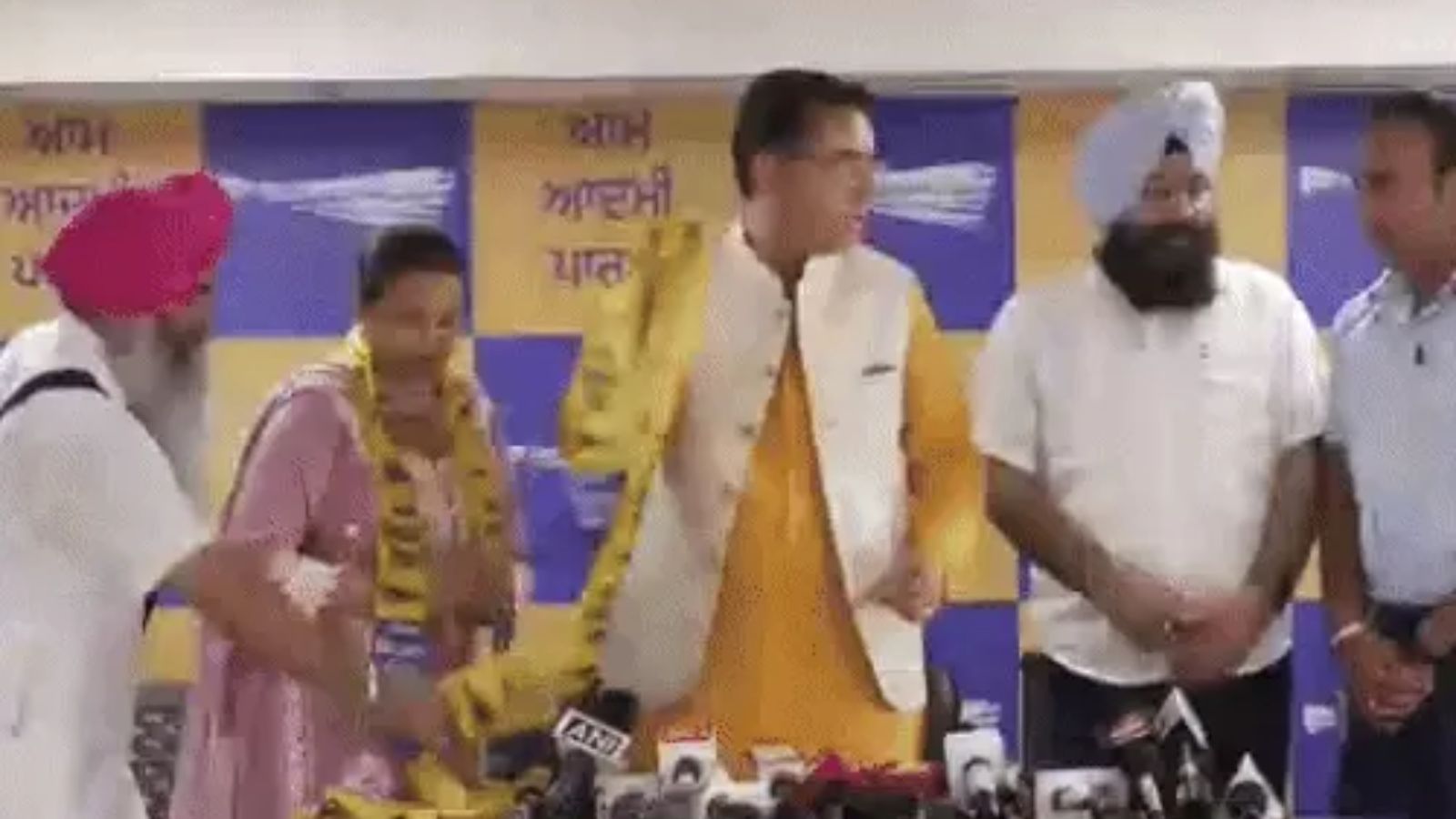 पंजाब में कांग्रेस को लगा झटका, 