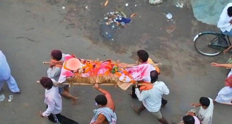 Funeral Procession : संवर जायेगी किस्मत, बरकत भी होगी, रास्ते