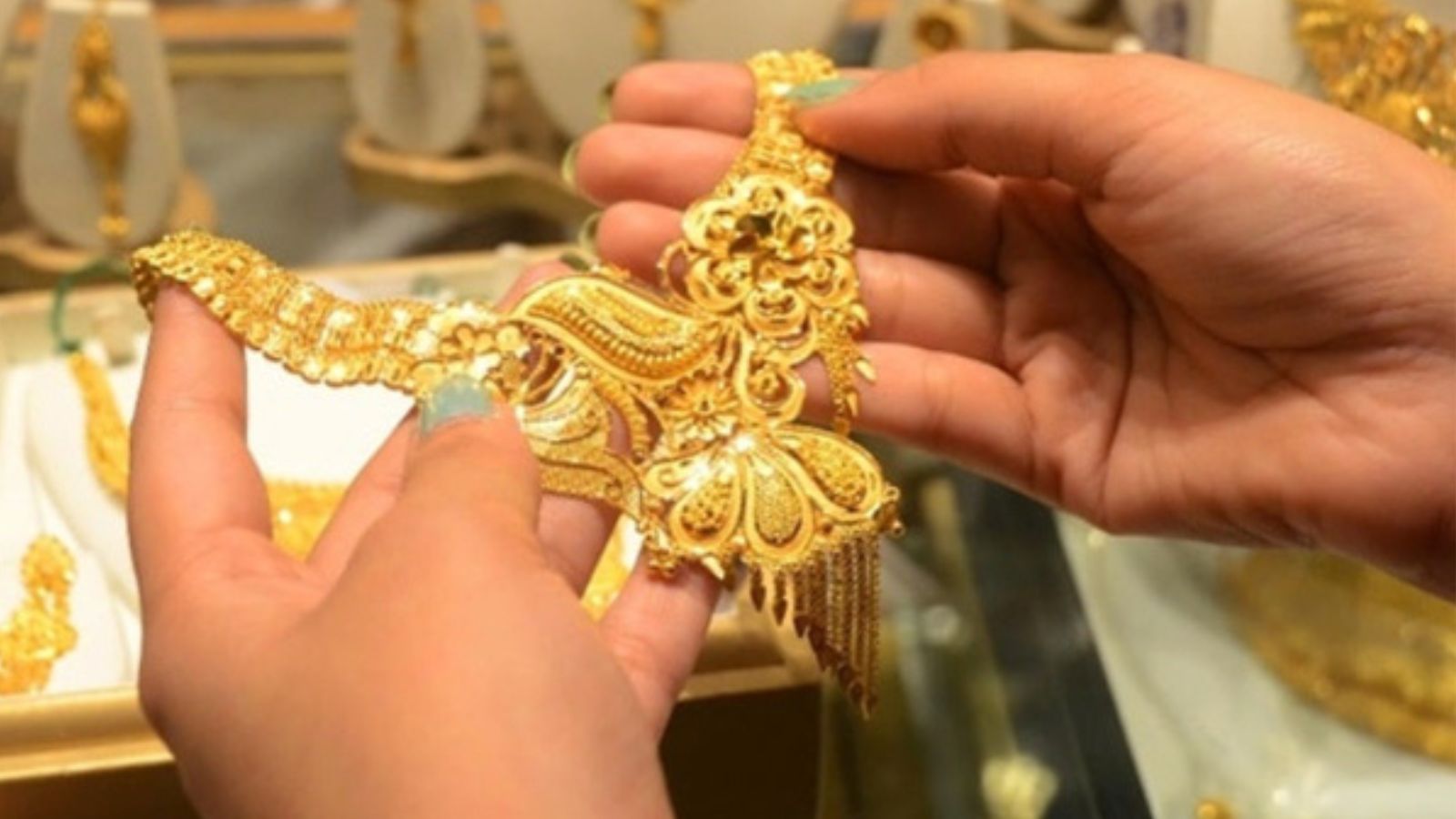 आज फिर सस्ता हुआ सोना  इतना पहुंचा Gold Rate,