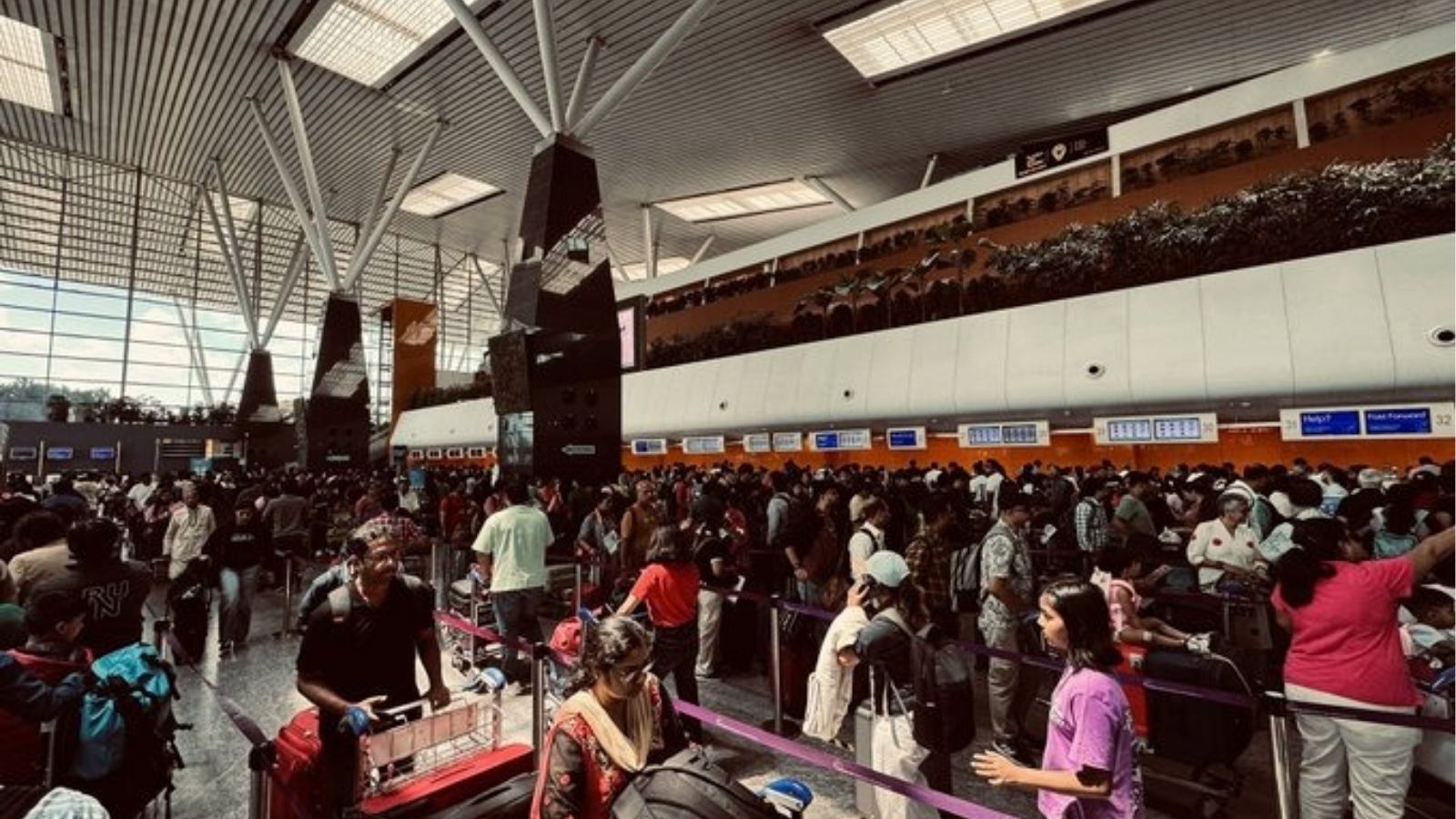 Indigo का बुकिंग सर्वर हुआ फेल