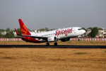 देश में बड़ा प्लेन हादसा होने से टला, टेकऑफ करते समय Spicejet का टायर फटा