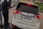 जनसभा संबोधित करने जा रहे शिवराज चौहान की गाड़ी सड़क के गड्ढे में फंसी, 