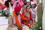 क्रिकेटर अभिषेक शर्मा की बहन कोमल ने बिजनेसमैन लोविश ओबरॉय के साथ लिए लावां फेरे, 