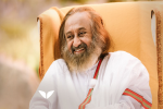 अराजकता के बीच शांति : कीचड़ में खिले कमल की तरह बनो-  श्री श्री रविशंकर 