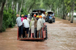 बाढ़ पर गर्माई राजनीति,