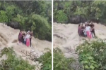  महाराष्ट्र में झरने के पानी में डूबे एक ही परिवार के 5 लोग, 