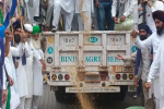 Farmers in Amritsar protested by throwing wheat on the roads, companie...