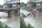 बिहार में बारिश के कारण 40 साल पुराना पुल गिरा