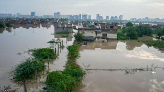 Impact of heavy rains across the country: Situation worsens from Delhi to Uttarakhand; Char Dham Yatra suspended for two days.