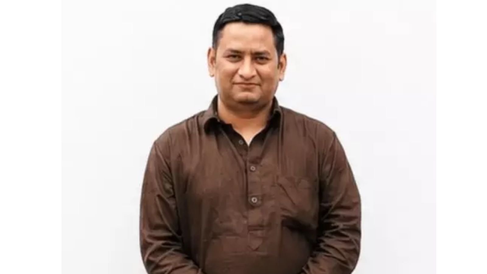 जालंधर डीसी ऑफिस में लंबे समय से बतौर जूनियर असिस्टेंट काम कर रहे विवेक सोनी का अचानक निधन हो गया है। उनके निधन के बाद प्रशासनिक करीबियों और उनके परिवार में शोक की लहर है। जानकारी के मुताबिक आज उनका अंतिम संस्कार किया जाएगा।