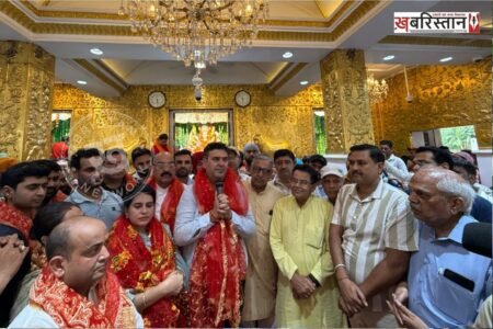 Vaneet Dhir’s ‘Shukrana Yatra’ in Jalandhar North; grand welcome with a shower of flowers.