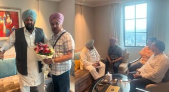जालंधर नई सब्जी व फ्रूट मंडी आढ़ती एसोसिएशन के प्रधान गोल्डी खालसा ने राष्ट्रीय अल्पसंख्यक आयोग (NCM) के अध्यक्ष हरजीत सिंह ग्रेवाल से मुलाकात की। इस दौरान आलू व्यापारियों की समस्याओं के साथ-साथ अल्पसंख्यक समुदाय से जुड़े विभिन्न मुद्दों को भी प्रमुखता से उठाया गया।